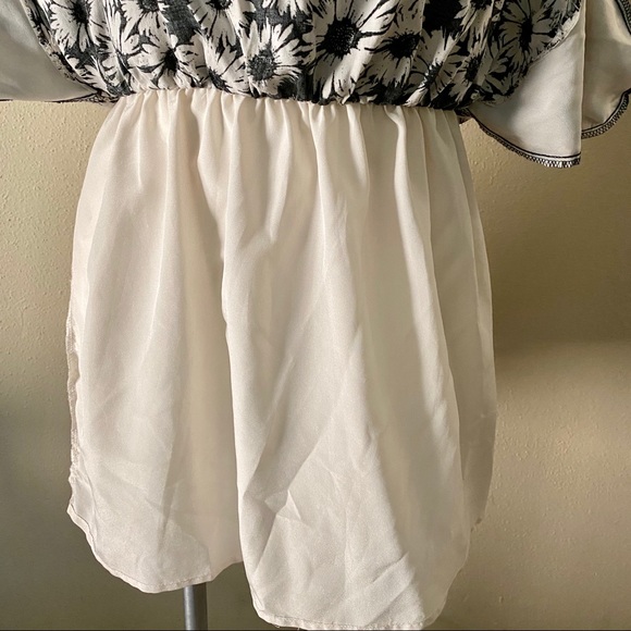 Forever 21 black&white daisy cold shoulder… - Picture 6 of 8